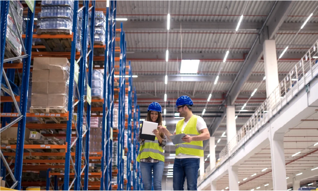 Cómo optimizar la iluminación industrial en naves y almacenes para reducir costos de operación